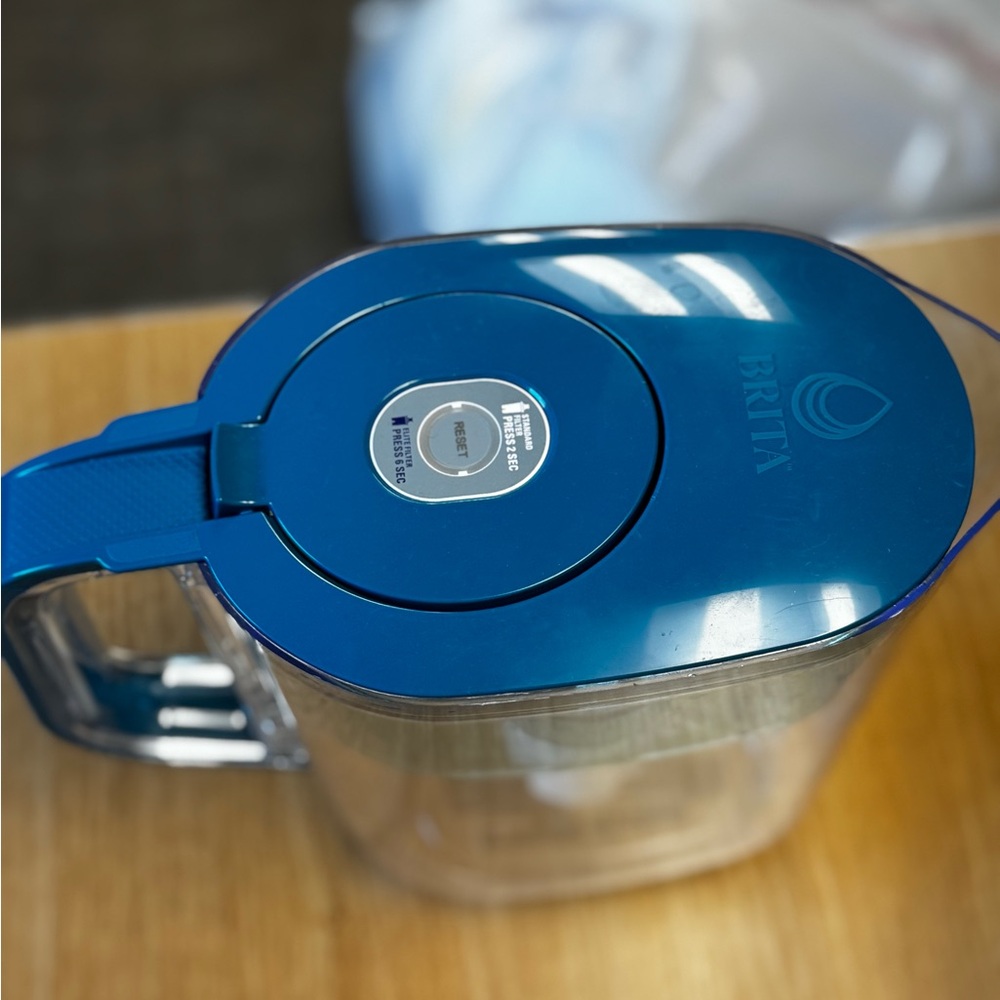 Brita water pitcher EUC rarely used purchased recently - Picture 2 of 4